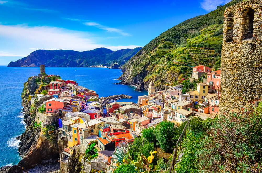 Scenic view of colorful village Vernazza and ocean coast in Cinque Terre, Italy