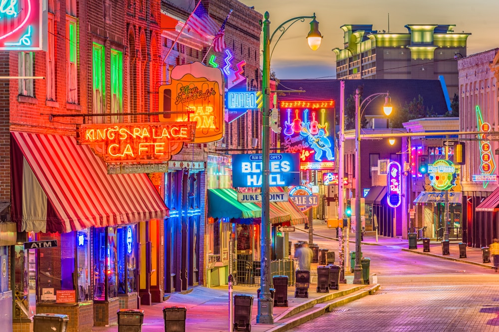 restaurants and bars in the French Quarter of New Orleans