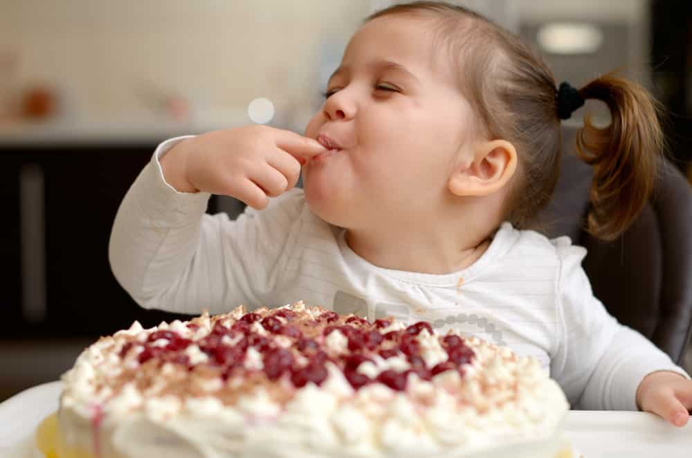 10 things people with diabetes want you to know: child eating cake 